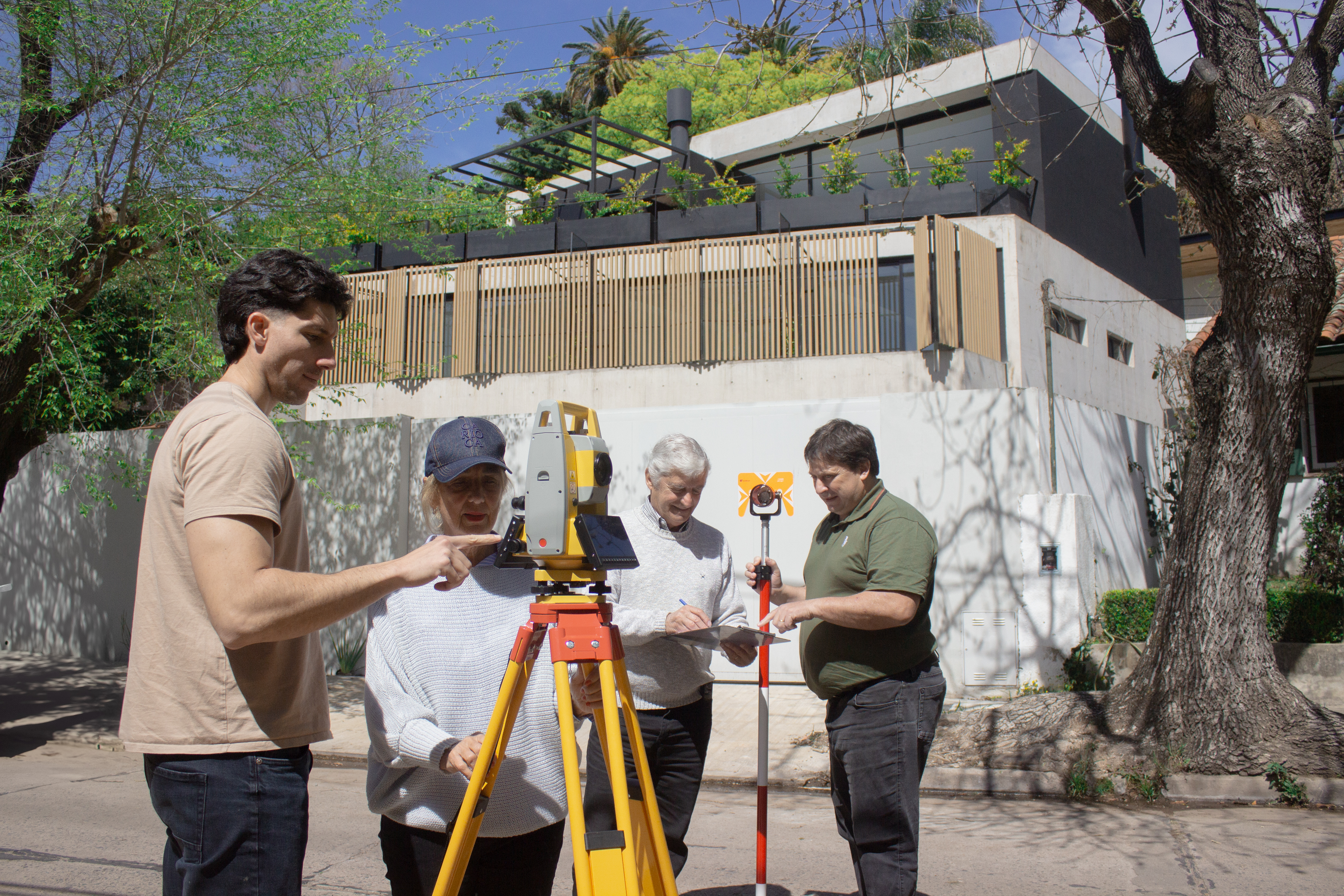 Equipo en acción Agrimensor Parral-Messina